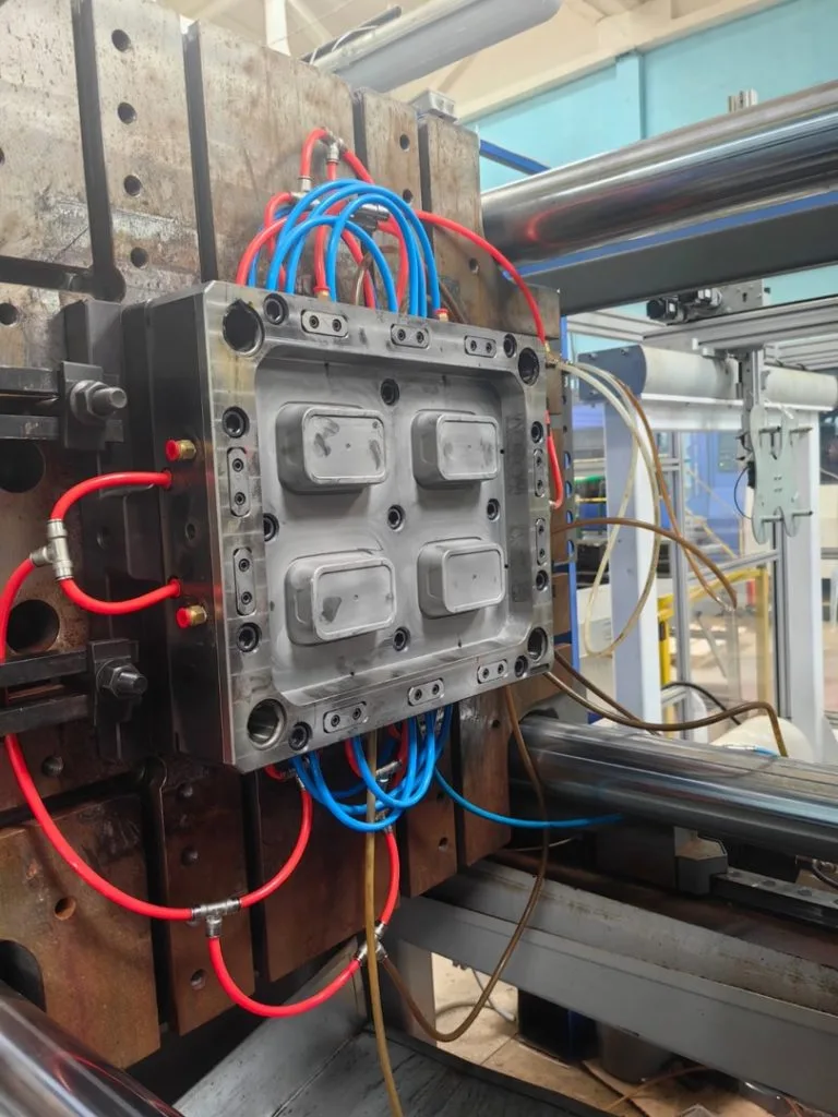 Пресс-форма для литья пластмасс